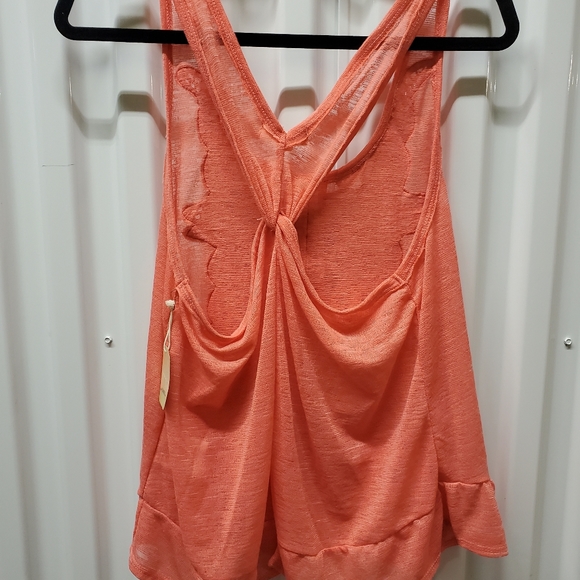 In mystery bundle NWT TAYLOR & SAGE lacy racerback high low tank top - Picture 3 of 3